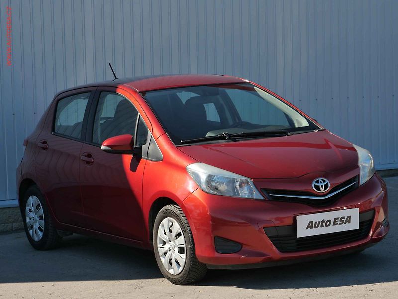 Toyota Yaris (2013) 1.0 VVT- i, ČR, Active, AC - fotografie inzerátu