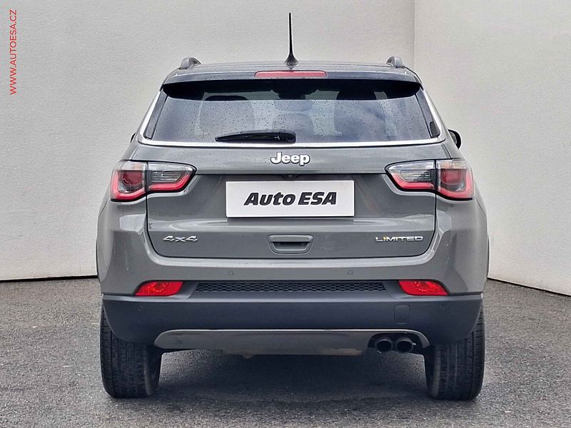 Jeep Compass (2019) 1.4 MultiAir 4X4, Limited - fotka 5 z 22