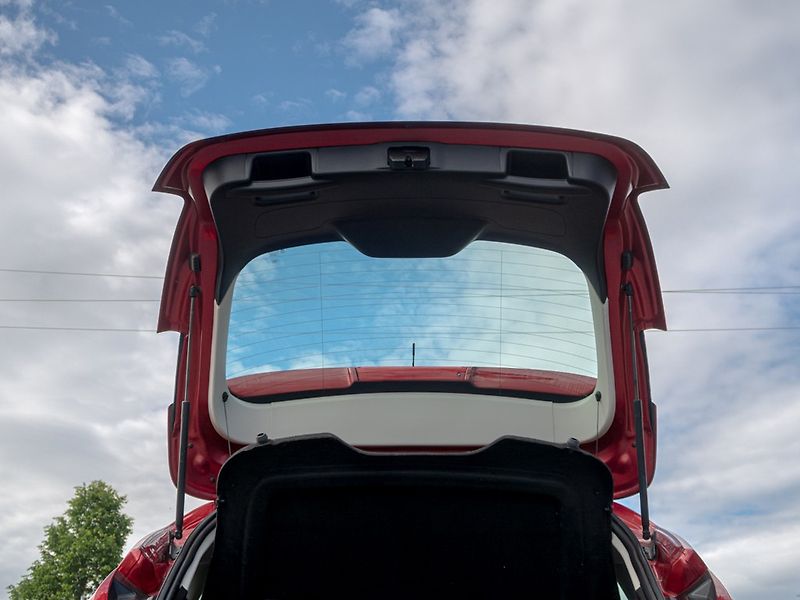 Ford Focus (2012) 1.6i 16V 110KW – VÝBAVA! - fotka 41 z 46