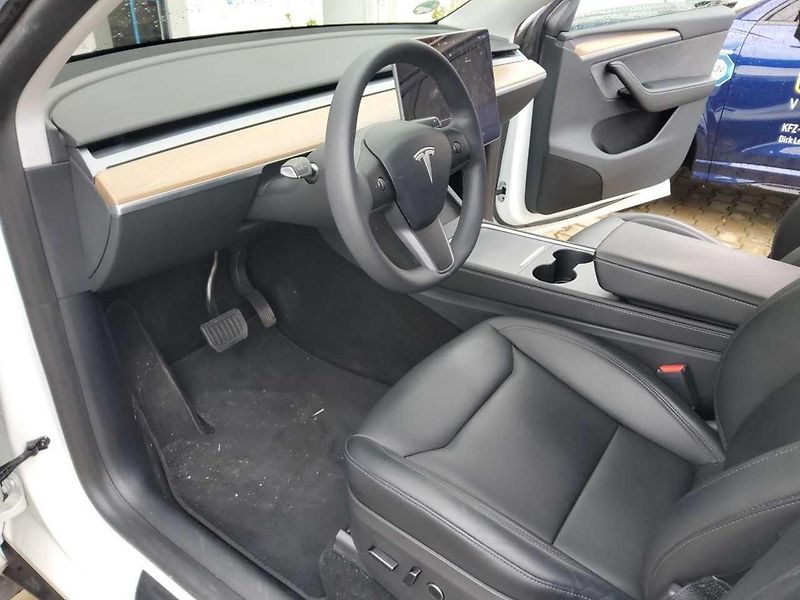 Tesla Model Y LONG RANGE DUAL MOTOR  93,9% - fotka 5 z 10