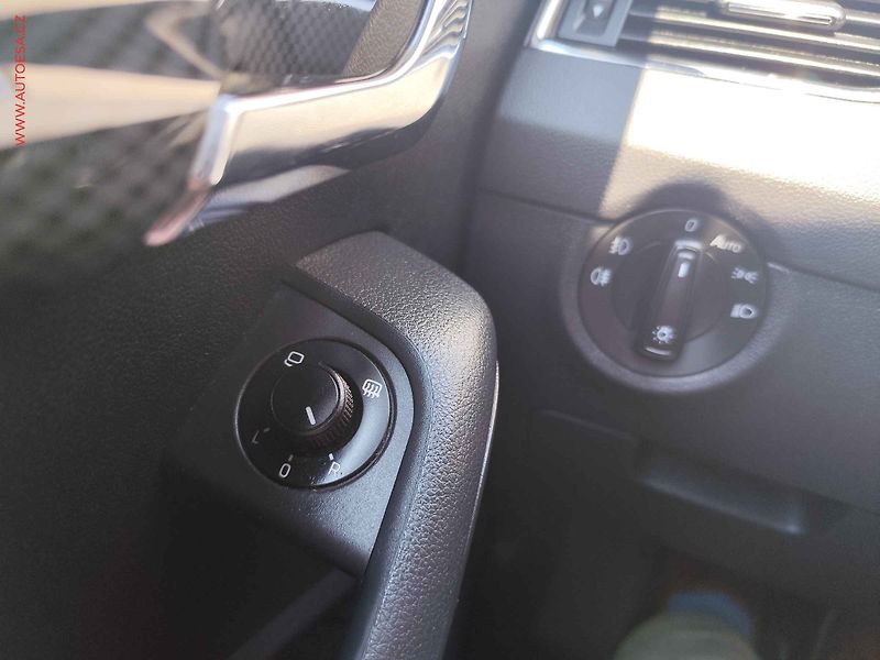 Škoda Octavia (2014) 2.0 TDi, ČR, Navi, bixen - fotka 25 z 27