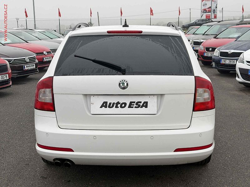 Škoda Octavia (2012) 2.0 TDi, RS, DSG, xenon - fotka 5 z 18