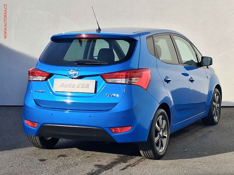 Hyundai ix20 (2018) 1.6i, Trend, navi, +kola - fotka 4 z 17