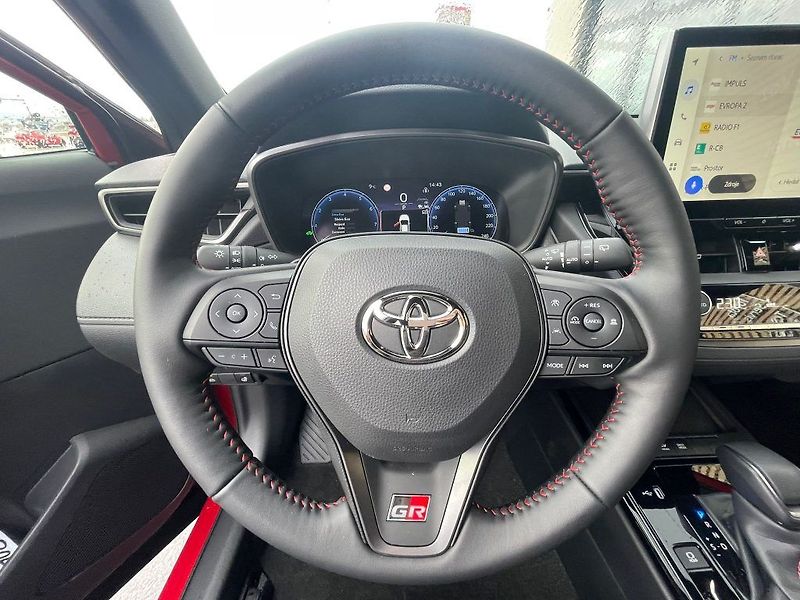Toyota Corolla Cross 2.0 Hybrid FWD GR SPORT - fotka 16 z 29