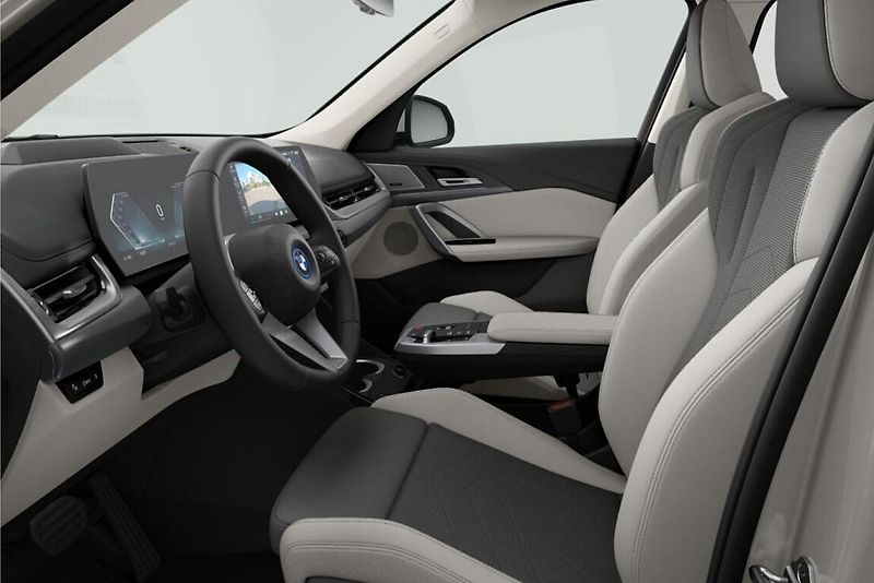 BMW iX1 eDrive20 - fotka 3 z 4
