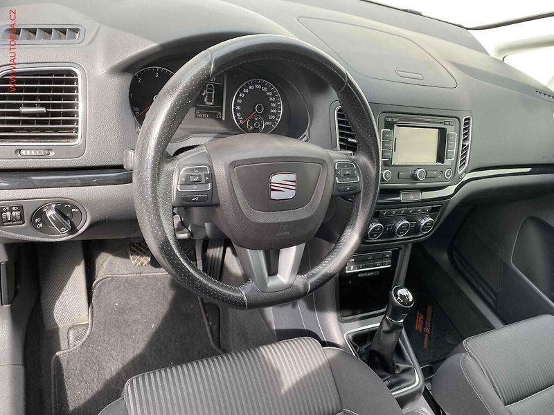 Seat Alhambra (2013) 2.0 TDi, Style, panor - fotka 14 z 22