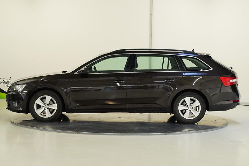 Škoda Superb - fotka 3 z 36