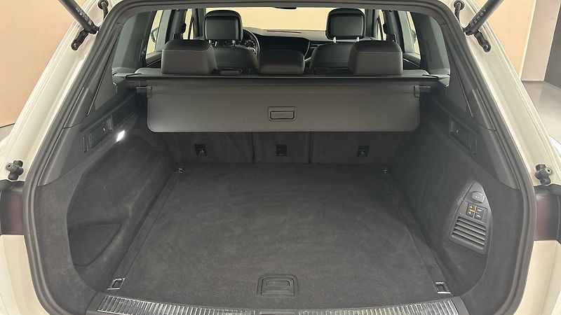 Volkswagen Touareg 3.0 TDI Tiptronic R-Line - fotka 17 z 33
