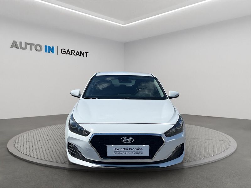 Hyundai i30 (2018) TRIKOLOR COMFORT 1.0 T-GDi 88k - fotka 2 z 22