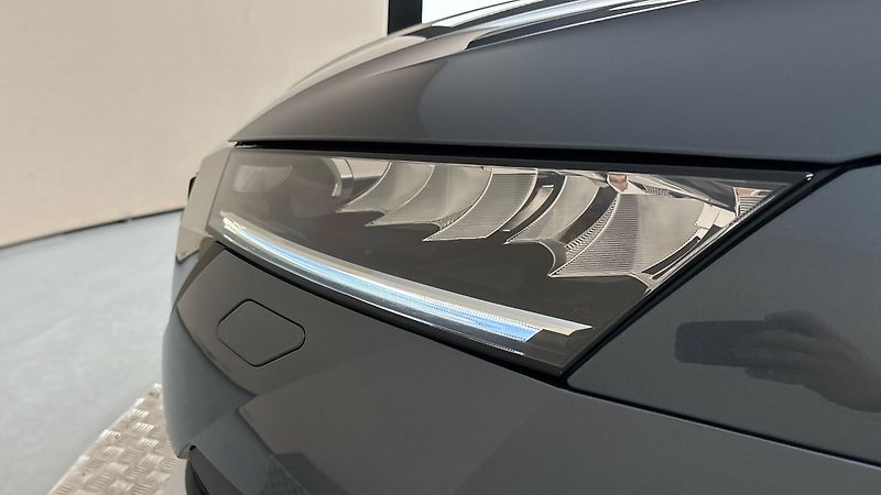 Škoda Octavia 2.0 TDI DSG 4x4 Scout Combi - fotka 18 z 28