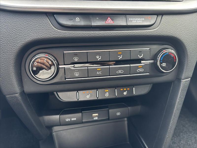 Kia Ceed 1,5 TGDi Spin ZÁRUKA KAMERA - fotka 20 z 35