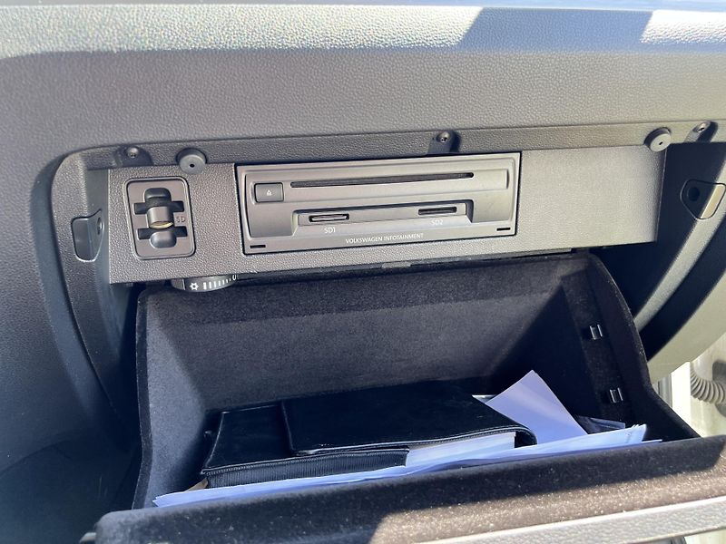 Volkswagen Passat 1.4TSI 92KW,NAVI,LED,ALU - fotka 39 z 44