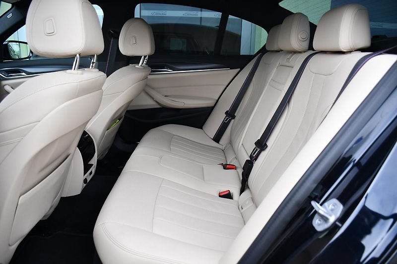 BMW Řada 5 520i M-SPORT 1M ČR REZERVACE - fotka 19 z 39