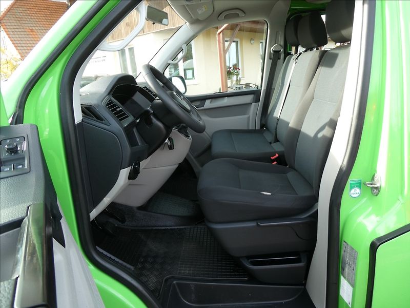 Volkswagen Transporter 2,0 TDi 75kW L2H2,9.míst,2xkol - fotka 30 z 48