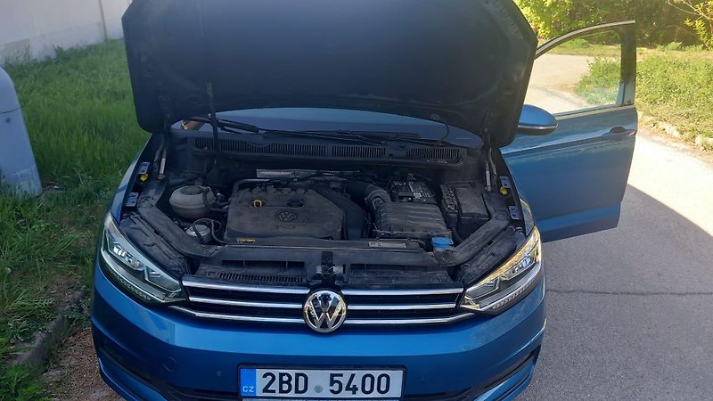 Volkswagen Touran 1.5 TSI, ČR, DSG - fotka 20 z 22
