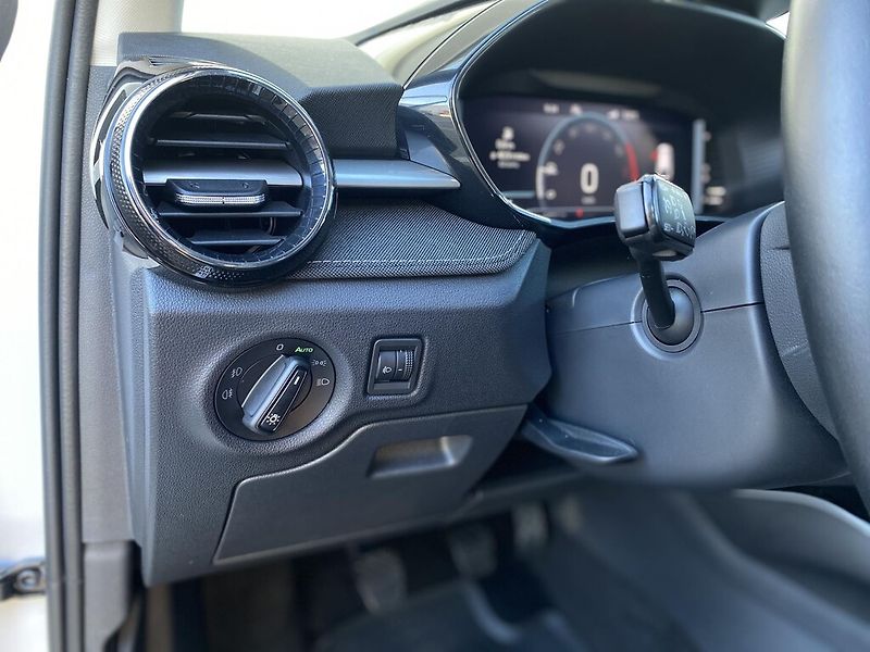 Škoda Fabia 1,0 TSI 70 kW Style - fotka 12 z 25