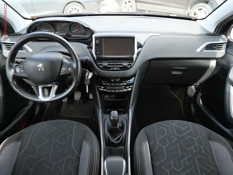 Peugeot 2008 (2016) 1.6 HDi, ČR, GT Line - fotka 8 z 19
