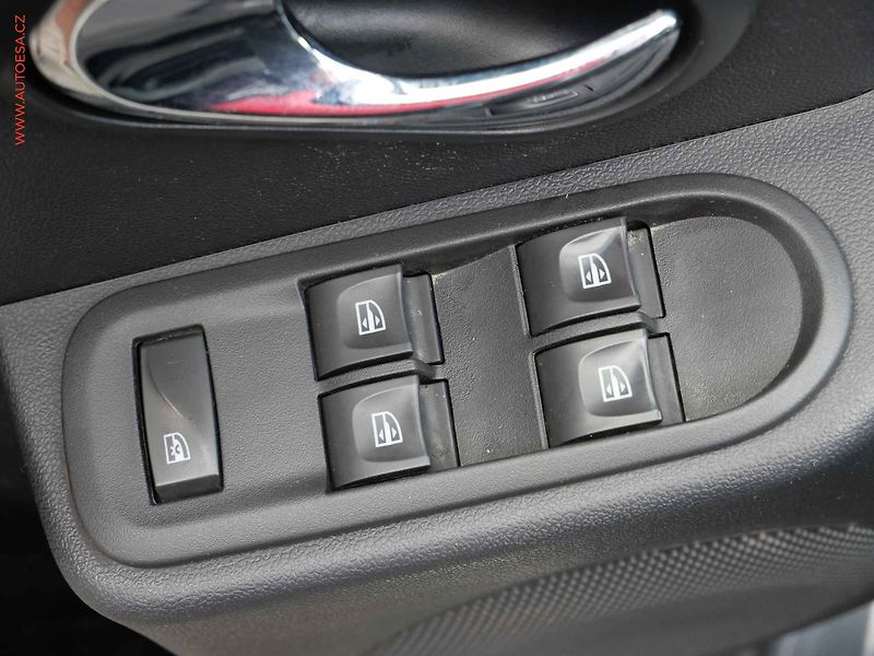 Dacia Duster (2014) 1.2 TCe, ČR, AC, TZ, navi - fotka 11 z 18