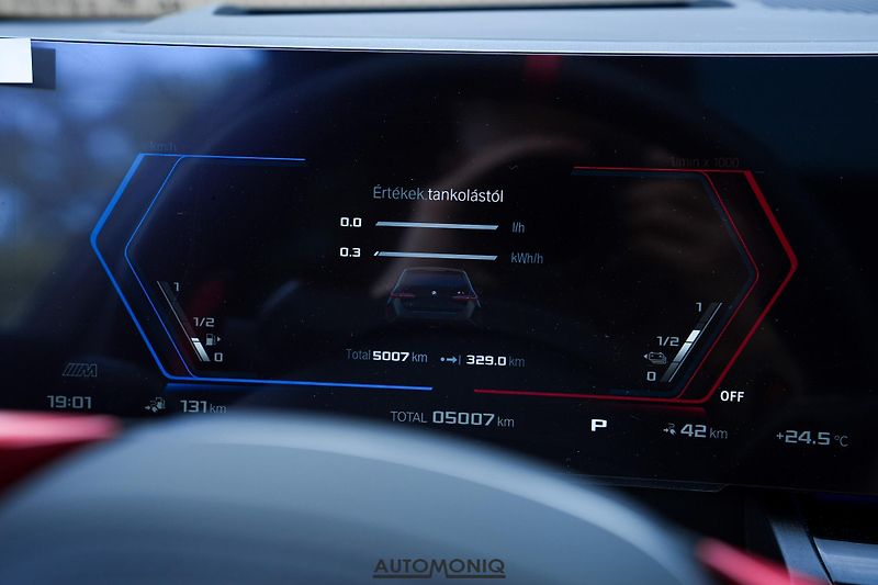BMW M5 (2026) Touring xDrive M Drive,Pano - fotka 18 z 36