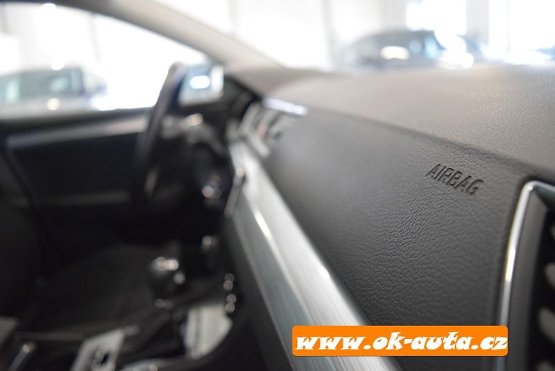 Škoda Superb 1.4 TSI iV DSG 160 kW PRAV.SER - fotka 33 z 63