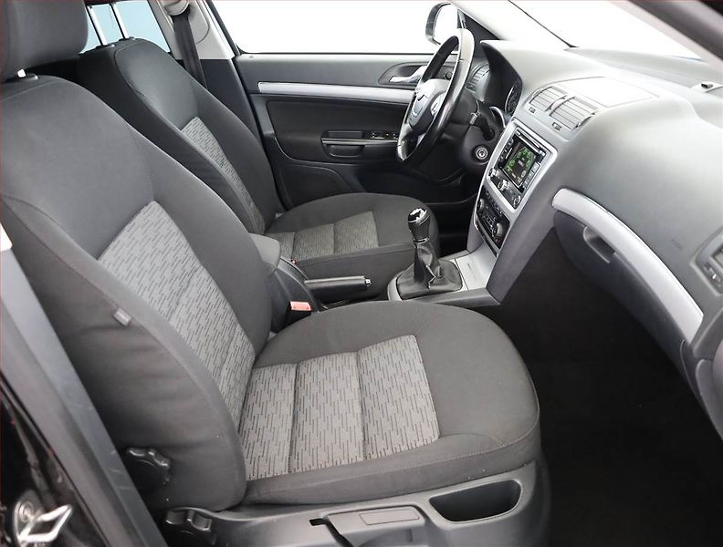 Škoda Octavia (2012) 1.6 TDI, Navi, Tempomat - fotka 7 z 14