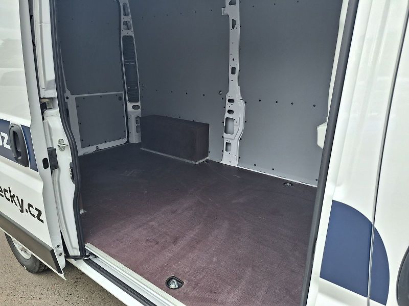 Peugeot Boxer (2024) FG 3300 L2H2 BHDi 140k MAN6 - fotka 12 z 12
