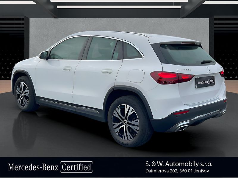 Mercedes-Benz GLA 200 d 4MATIC - fotka 14 z 37