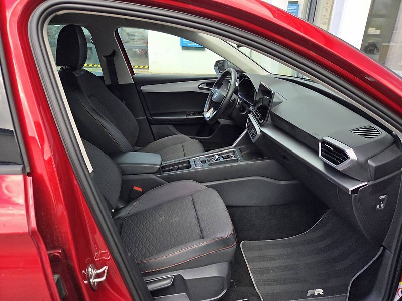 Seat Leon ST 2.0 TDI DSG FR - fotka 37 z 40