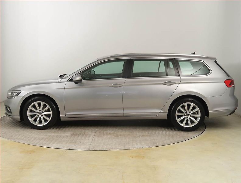 Volkswagen Passat (2021) Elegance 2.0 TDI, Automat - fotka 3 z 23