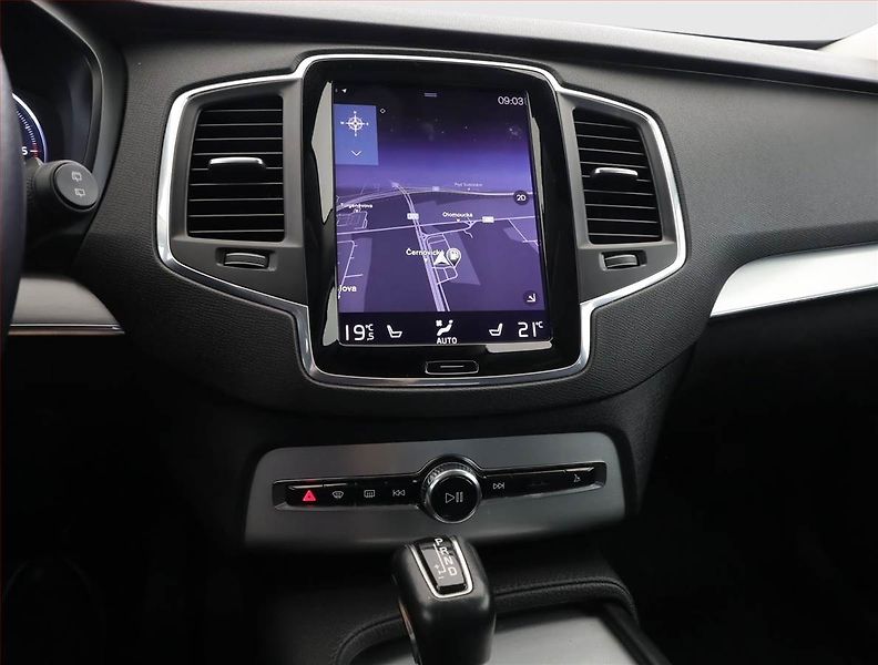 Volvo XC90 (2016) D5 AWD - fotka 10 z 19