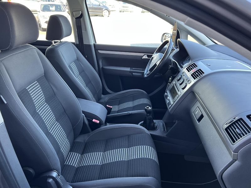 Volkswagen Touran United 1.4TSi 103kw TEMPOMAT - fotka 30 z 40