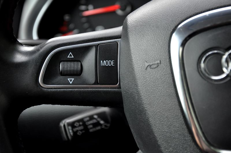 Audi Q7 (2010) 3.0 TDi V6 QUATTRO,XENONY,FACE - fotka 13 z 47