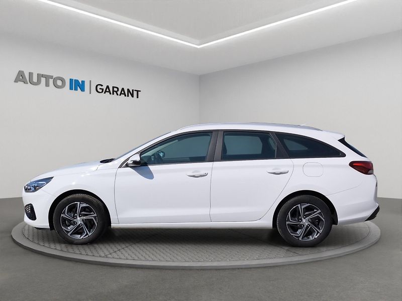 Hyundai i30 (2022) COMFORT 1.5i 81kW, ČR, 1. Maj. - fotka 8 z 24