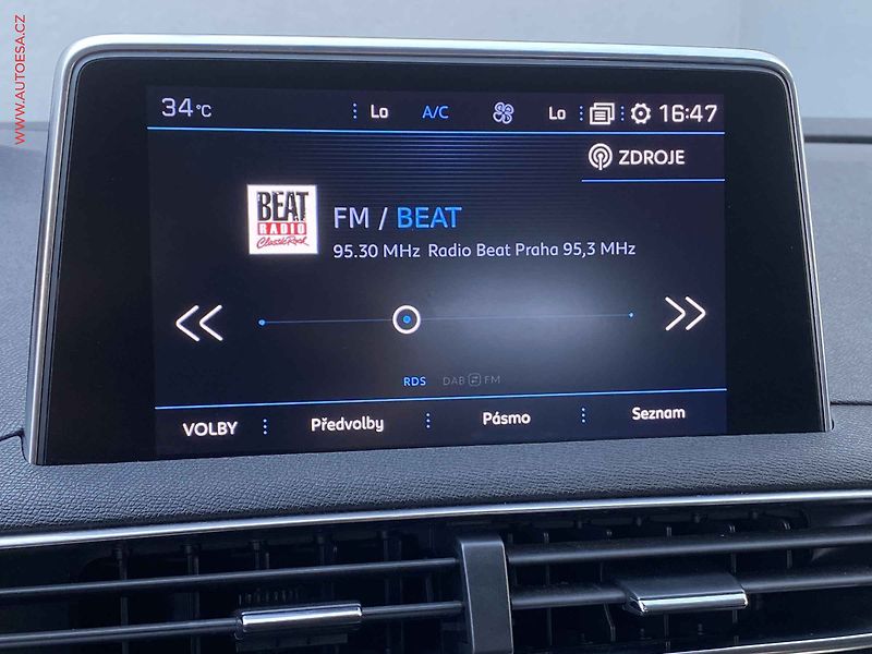 Peugeot 3008 (2019) 1.2 PT, Navi, park.čidla - fotka 15 z 16