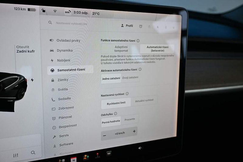 Tesla Model 3 (2019) AWD DUALMOTOR 350 KW LED Kamer - fotka 17 z 36