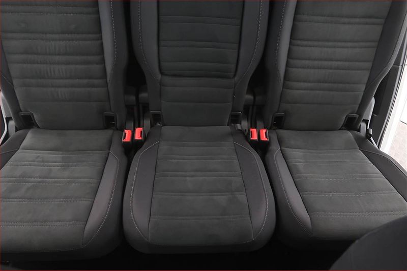 Volkswagen Touran (2023) 2.0 TDI - fotka 10 z 18