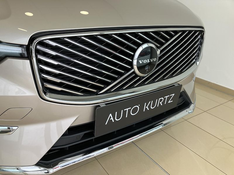 Volvo XC60 B5 AWD Ultra Bright-REZERVACE - fotka 3 z 53