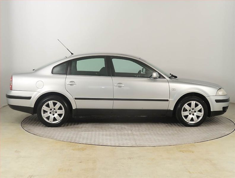 Volkswagen Passat (2004) 1.9 TDI, Automat, po STK - fotka 6 z 17