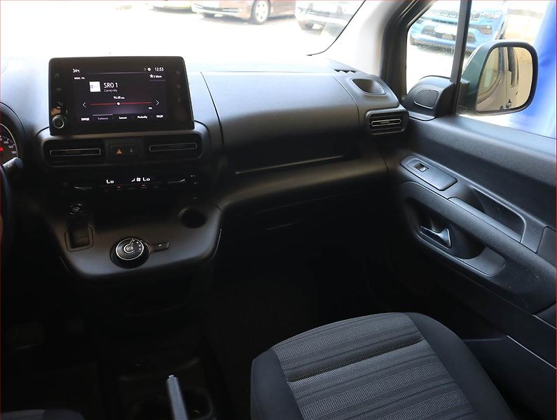 Opel Combo (2021) Maxi Elegance 1.2 Turbo, 5Míst - fotka 8 z 21