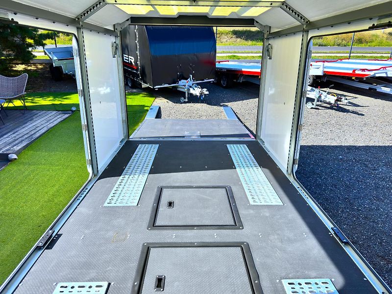 Brian James (2026) RaceTransporter 7, 550x230x190 - fotka 22 z 40