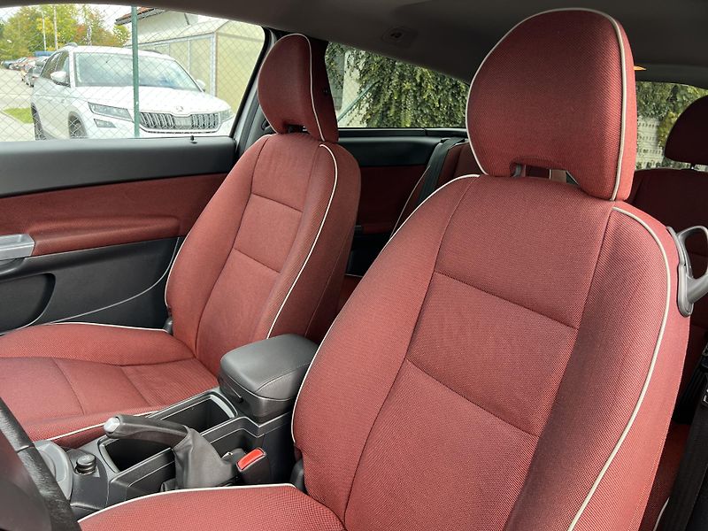 Volvo C30 1.6D ABS KLIMATIZACE TAŽNÉ - fotka 10 z 35