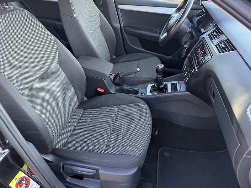 Škoda Octavia 1,4TSI 103kW Ambiente - fotka 12 z 21