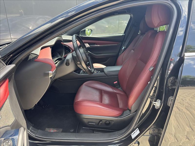 Mazda 3 2,0 Skyactiv-X 132kW GT+ - fotka 11 z 29