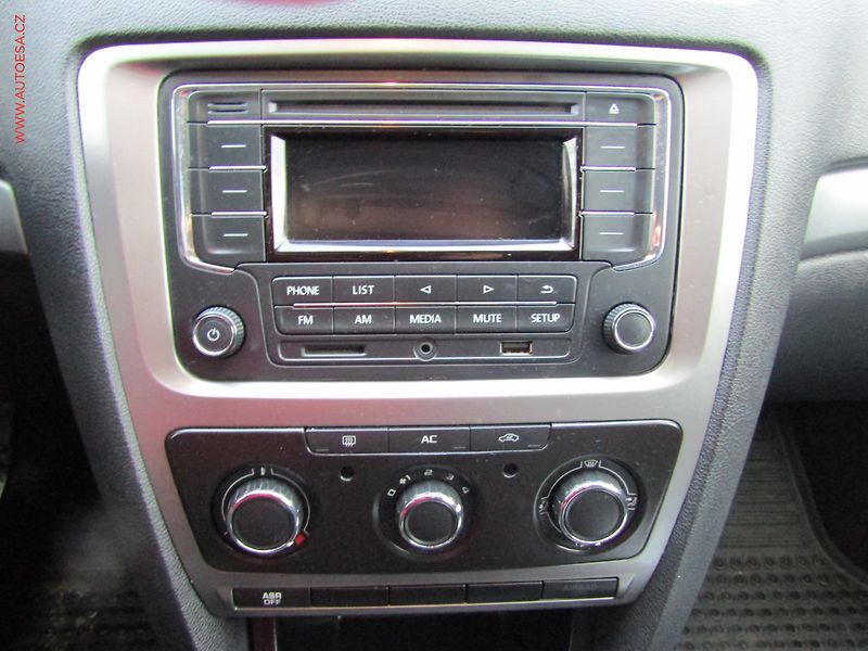 Škoda Octavia (2010) 1.2 TSi, ČR, AC, tempo - fotka 13 z 15