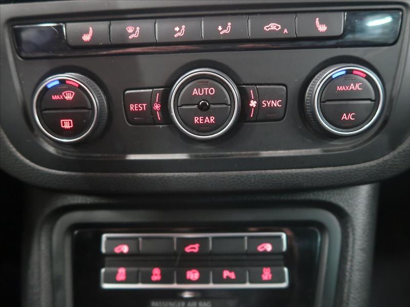 Volkswagen Sharan 2,0 TDI Highline LED panorama - fotka 27 z 39
