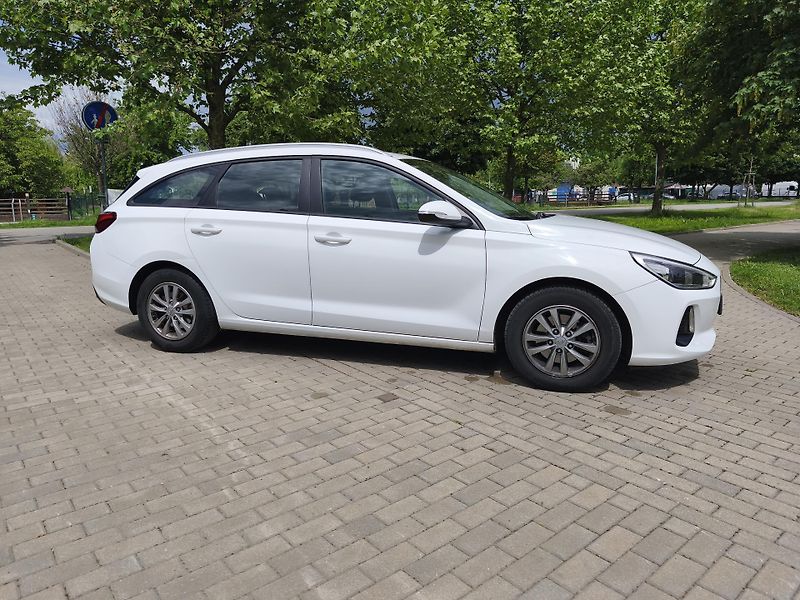 Hyundai i30 1.0 T -Gdi 88Kw Kombi - fotka 13 z 26