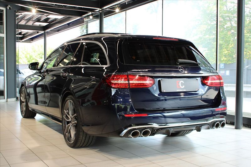 Mercedes-Benz Třídy E 53 AMG 4MATIC+ MB100/DIS+/Pano - fotka 4 z 39
