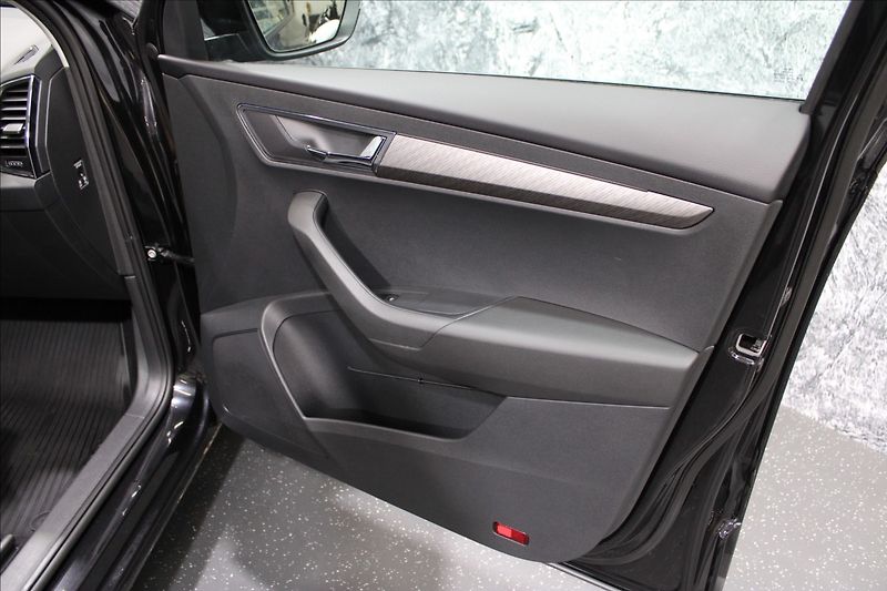 Škoda Karoq 2,0 TDI DSG style 1.maj, CZ - fotka 10 z 33