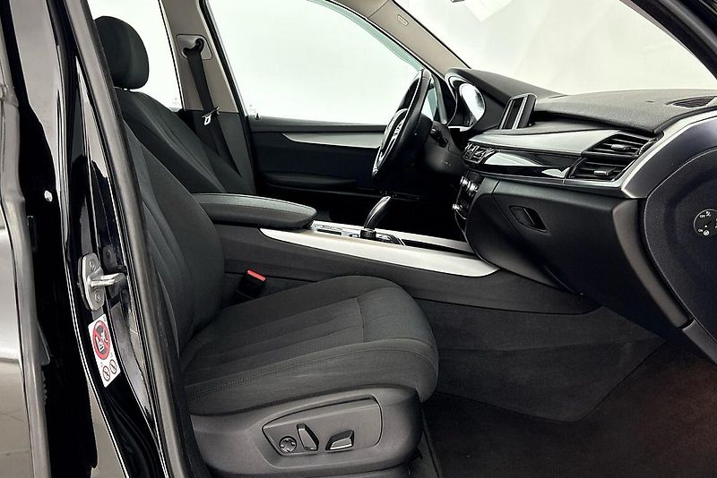 BMW X5 xDrive 35i - fotka 16 z 26