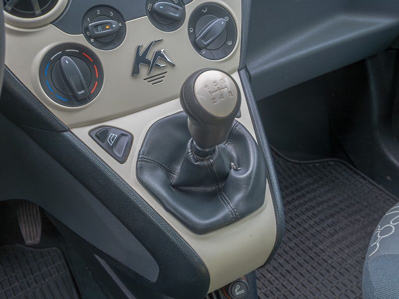 Ford Ka (2010) 1.2i 51KW – KLIMATIZACE - fotka 22 z 37